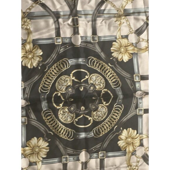 Jialin Lee Scarf ter de caractere Square 34 inch - Picture 3 of 6